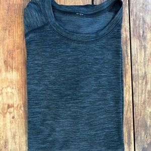 Lululemon short sleeve metal vent Tee. Black Medium.